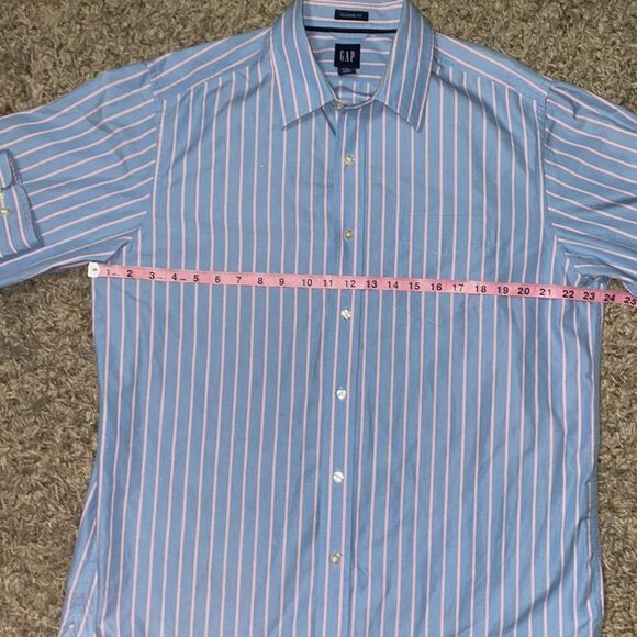 GAP Classic Fit Longsleeve Buttondown Shirt - Picture 4 of 6